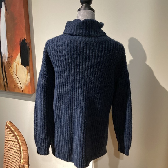 Banana republic navy oversized turtleneck sweater, size small ￼ - Picture 5 of 7